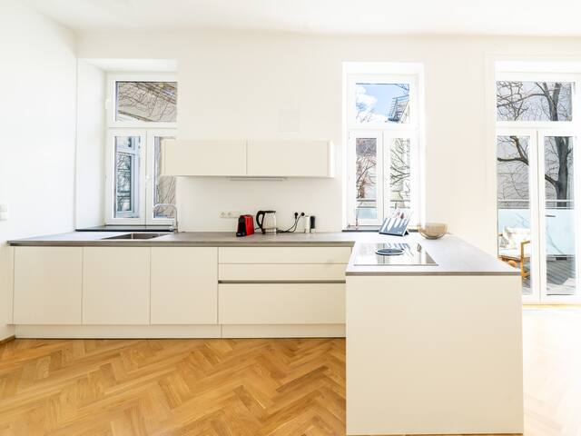 4ty3 Apartments – Spacious Apartment 8th District gallery image 4