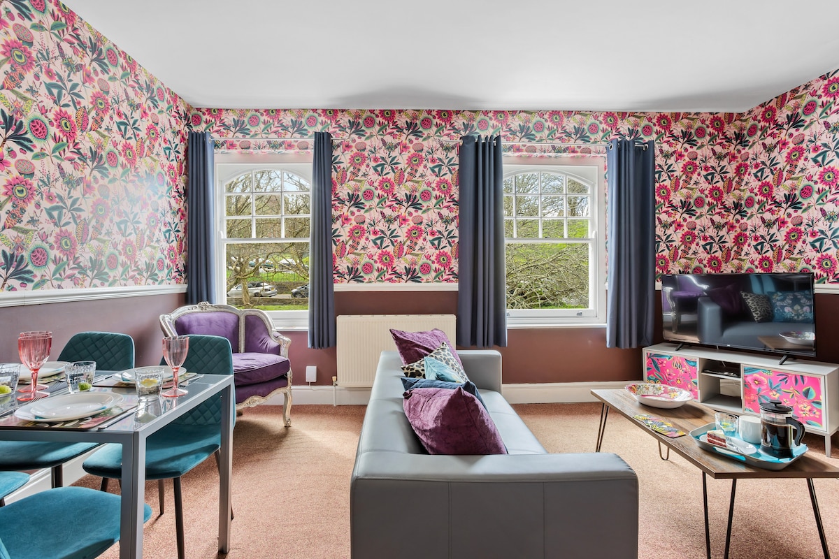 Successful Airbnb property: Stylish Barbican flat with free parking in Wembury