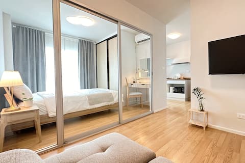 Cozy Studio near Sukhumvit-PakNam BTS | River View