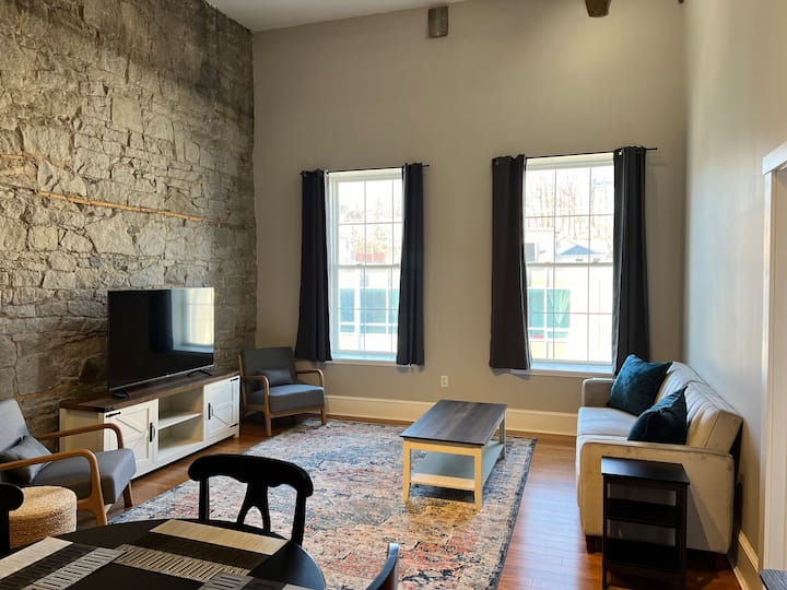 Downtown Augusta - 1 Bedroom Loft - Augusta, ME