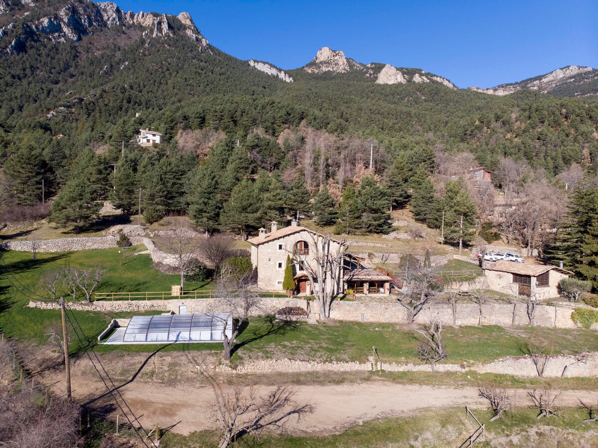 Masia El Pinatell - Houses for Rent in Castellar del Riu, Catalunya ...