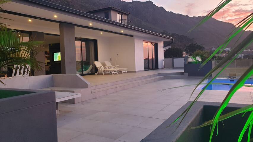 Villa 86 gallery image 2