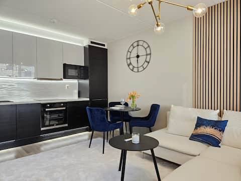 Top performing Airbnb: LuxCityhome 300m metro with glass balcony in Sörnäinen
