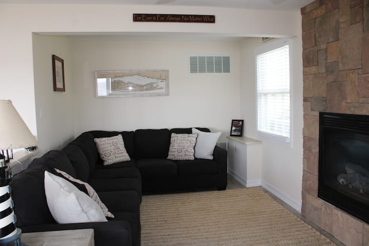Bayside Bliss - 2bdrm Lower-level Apartment - Riverhead, NY