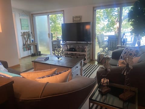 Adorable House on Lake Shafer!