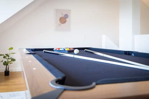 Adler Apartments Suite with Billard and balcony