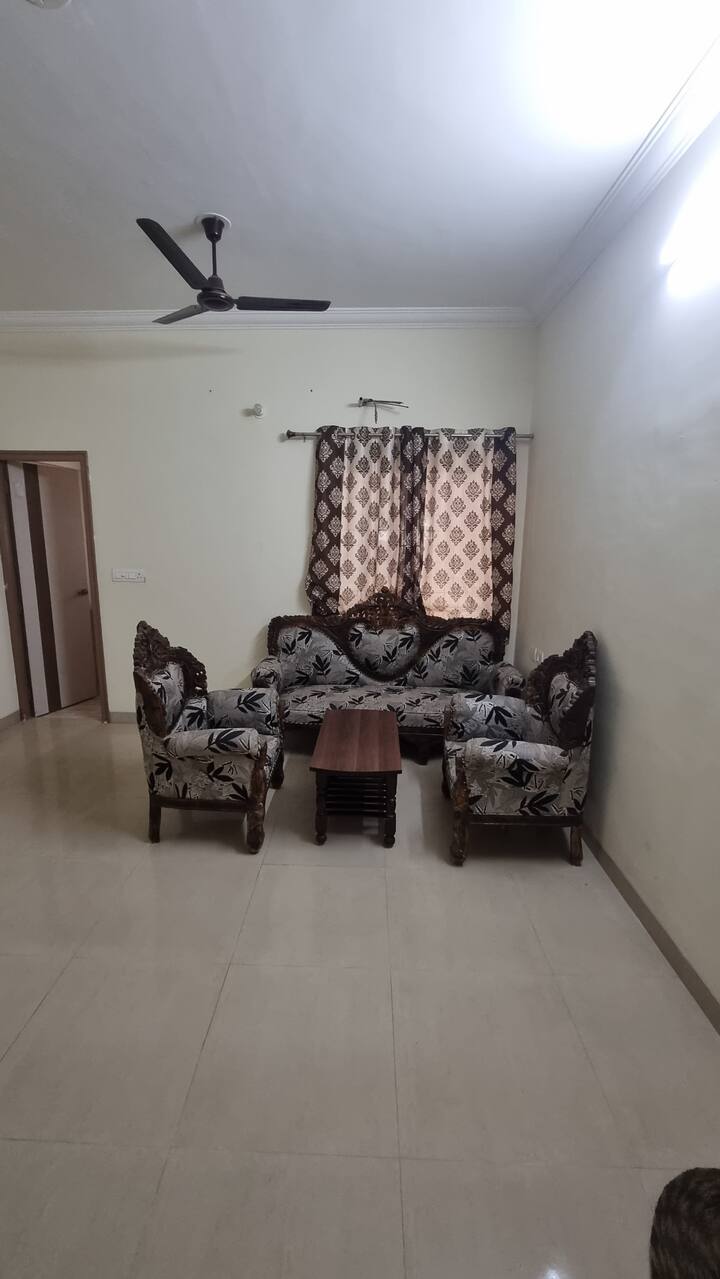 Spacious Flat At Prime Location - Nathdwara