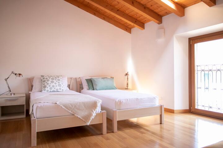 IseoLakeRental – Casa del Pescatore Attico gallery image 4