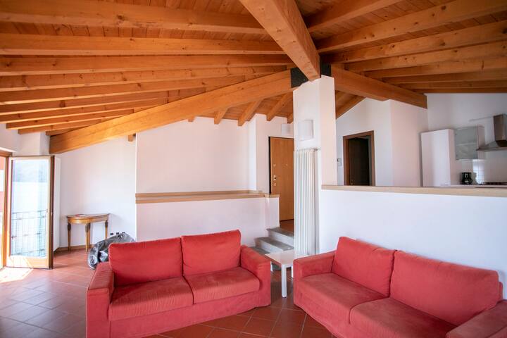 IseoLakeRental – Casa del Pescatore Attico gallery image 3