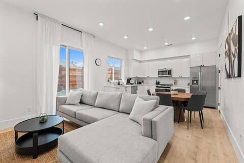 Stylish 2-Bed / Prime Location Mercy San Hospital
