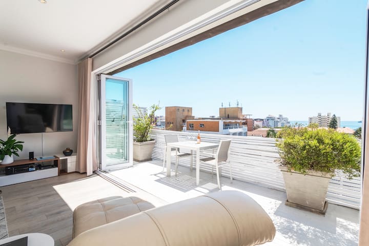 Solar-Powered Elegant Seaview Home gallery image 2