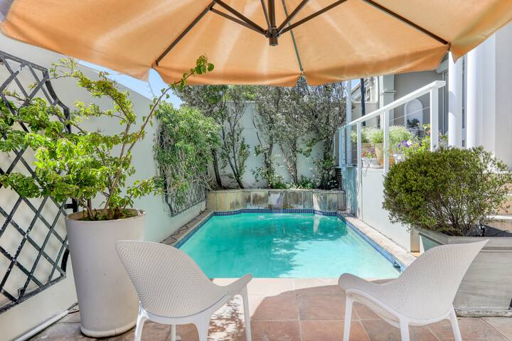 Solar-Powered Elegant Seaview Home gallery image 3