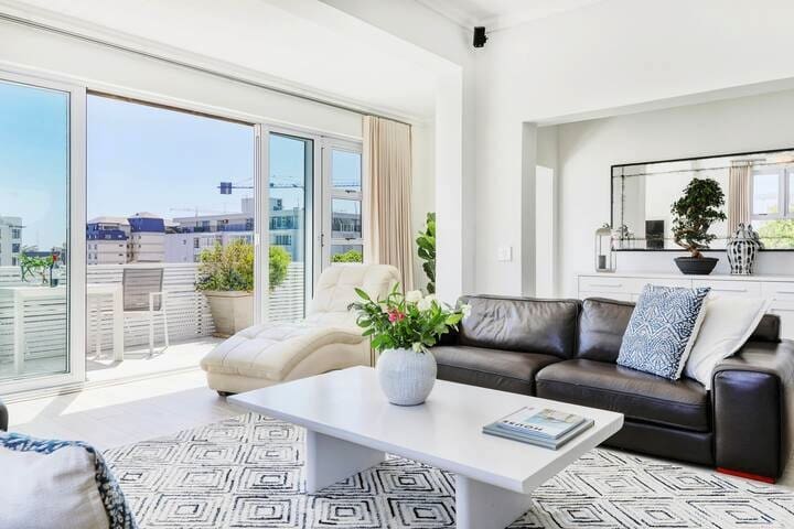 Solar-Powered Elegant Seaview Home