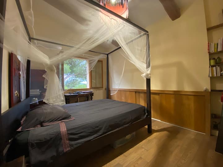 Დიდი საძინებელი მაღლა, კონდიცირებული