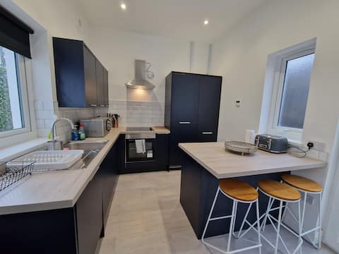 5 Bedroom home with parking