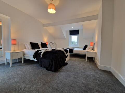 5 Bedroom home with parking