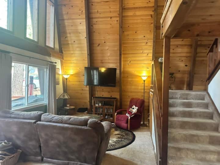 The Stowaway
Cozy Cabin With Hot Tub - Lake Almanor, CA
