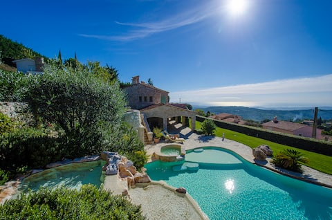 Luxury villa with pool and spa!