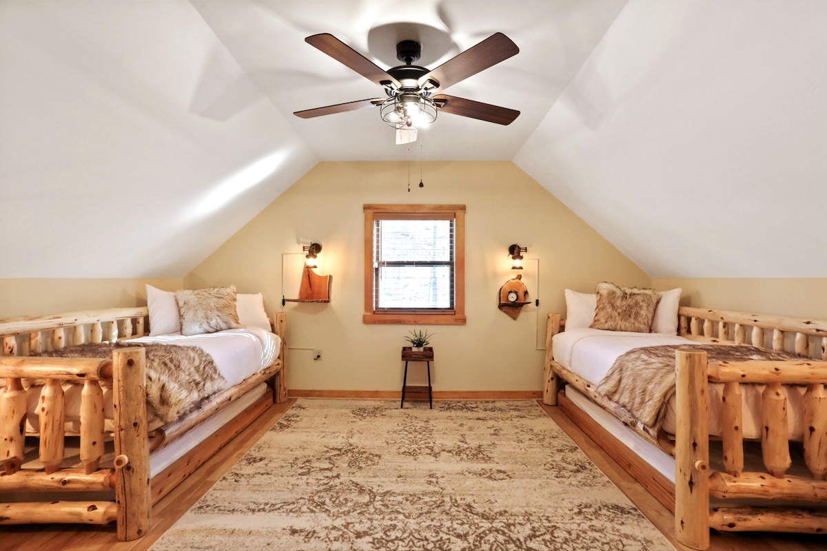 2 единични легла, всяко с допълнително разтегателно легло, общо 4 спални места