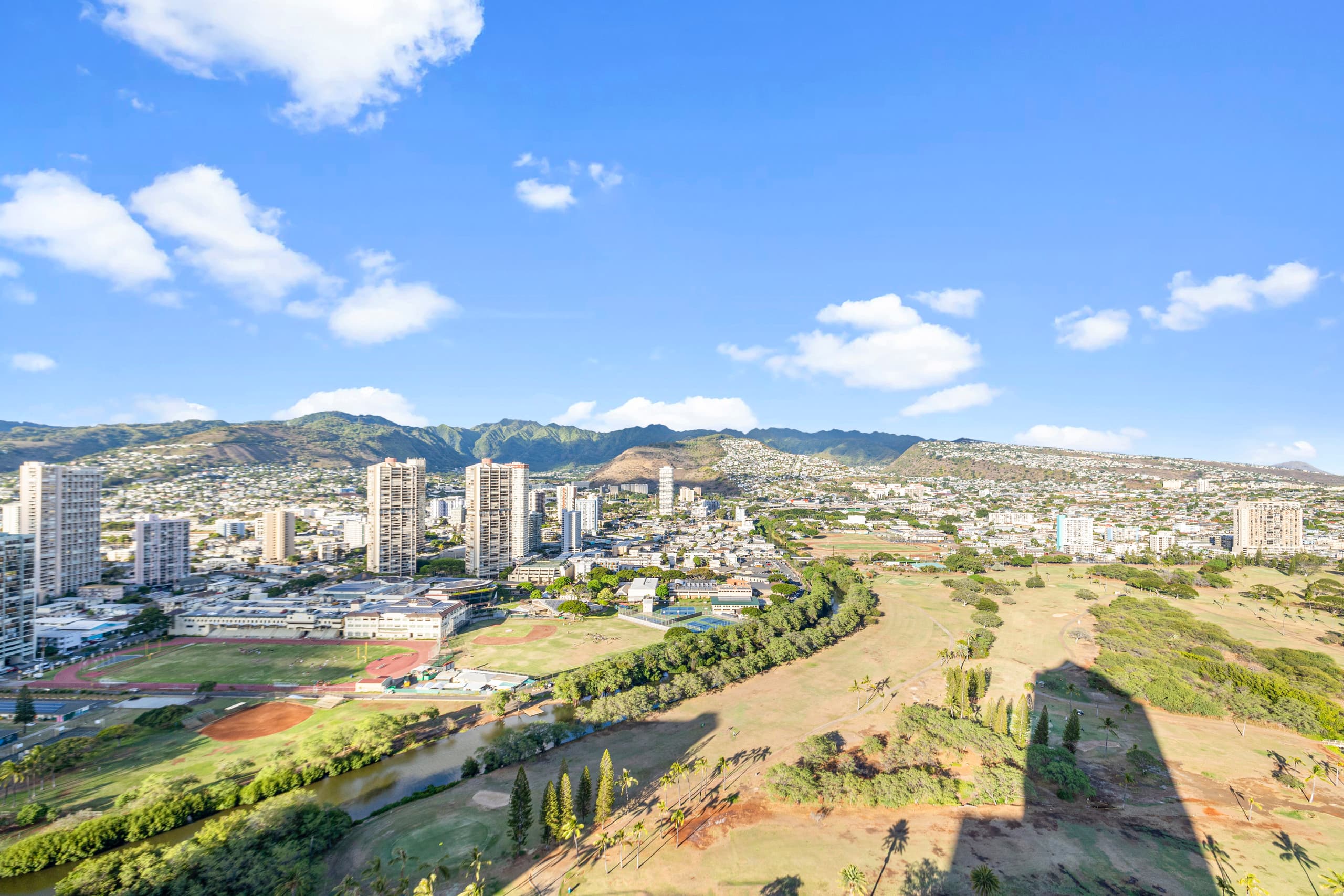 Condo in Honolulu · ★4.87 · 1 bedroom · 4 beds · 1 bath - Image 32