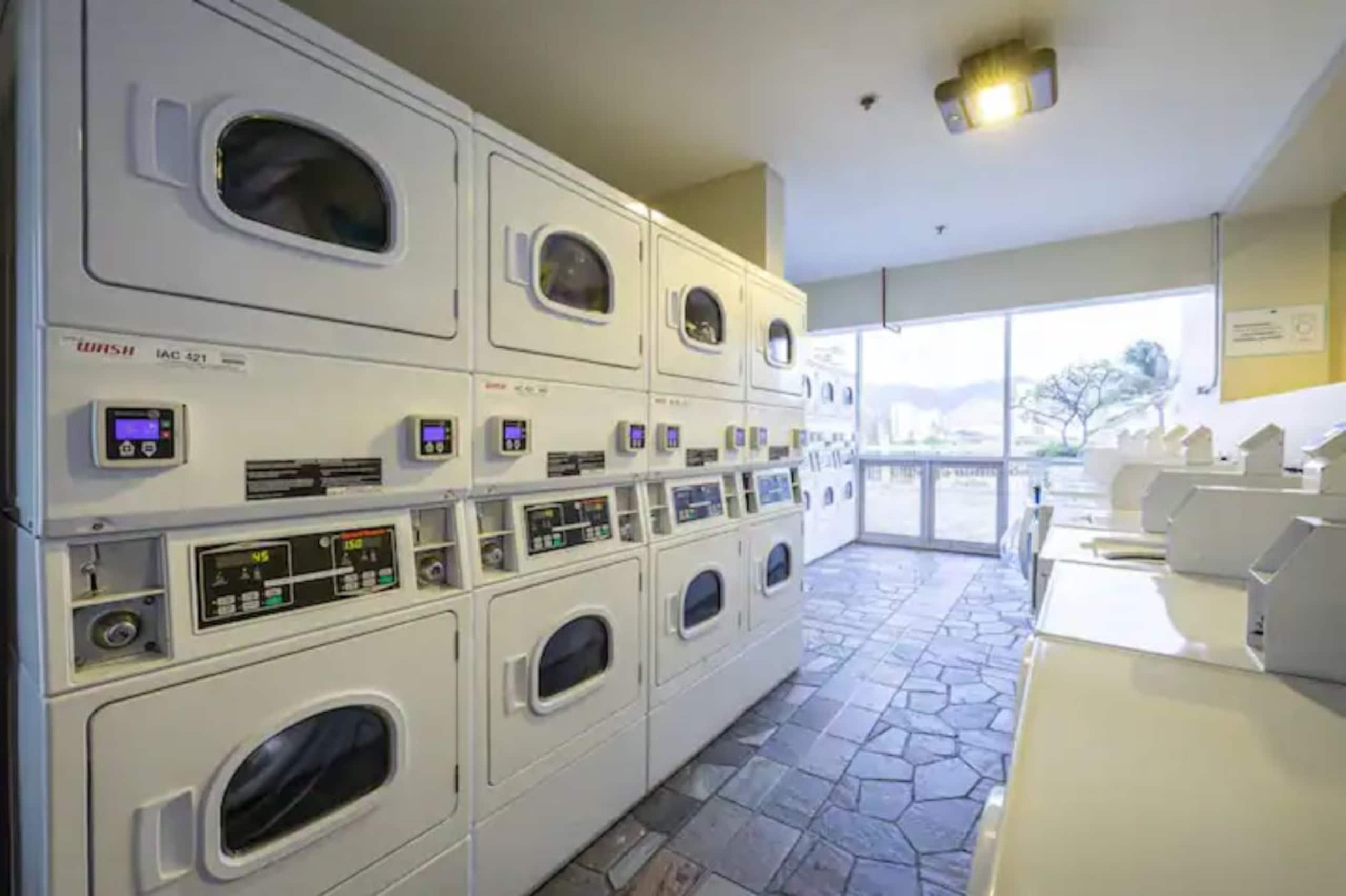 Condo in Honolulu · ★4.87 · 1 bedroom · 4 beds · 1 bath - Image 26