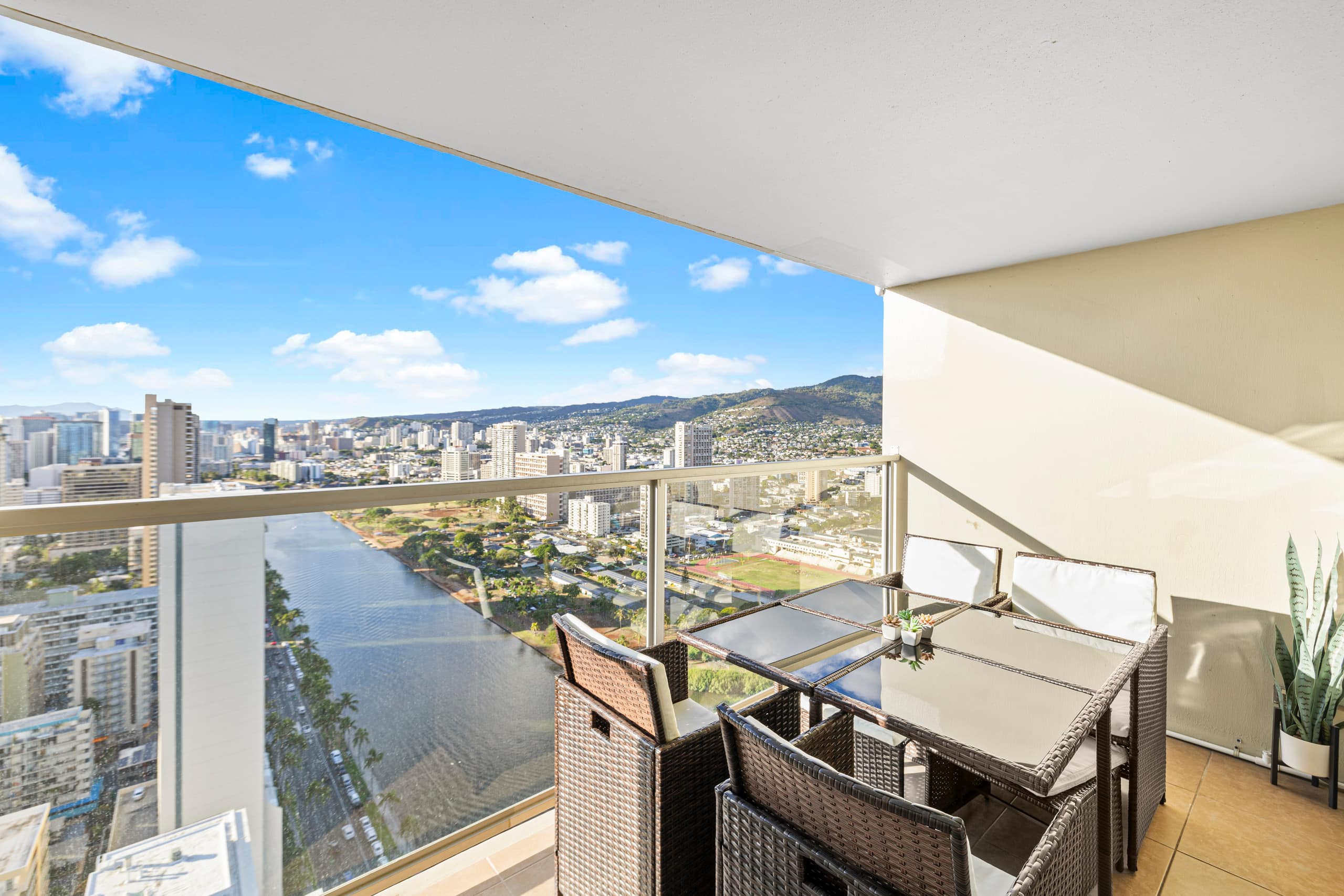 Condo in Honolulu · ★4.87 · 1 bedroom · 4 beds · 1 bath - Image 29