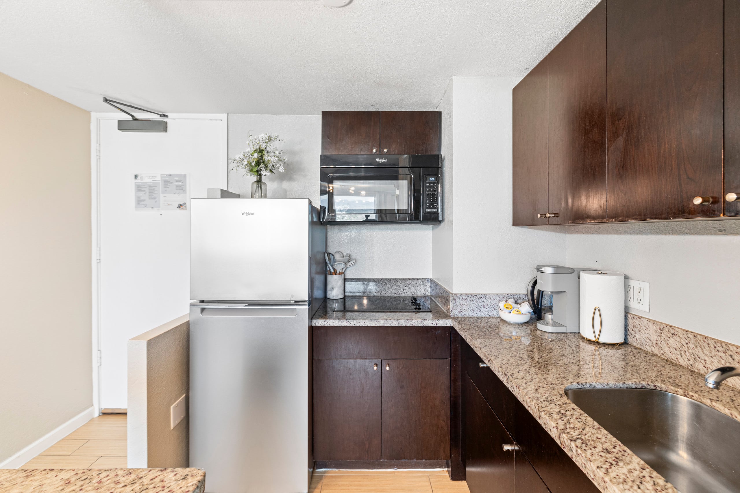Condo in Honolulu · ★4.87 · 1 bedroom · 4 beds · 1 bath - Image 12
