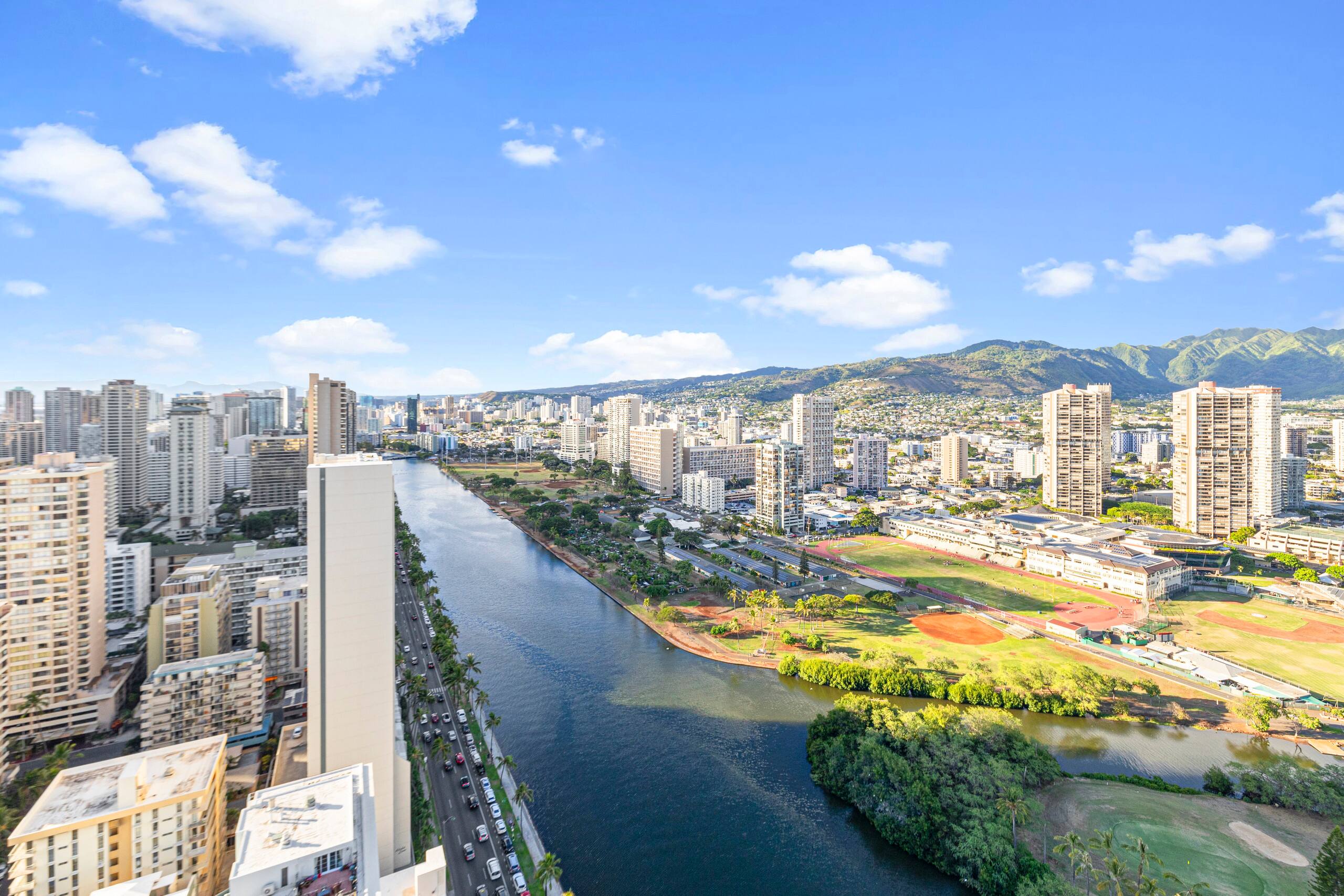 Condo in Honolulu · ★4.87 · 1 bedroom · 4 beds · 1 bath - Image 31
