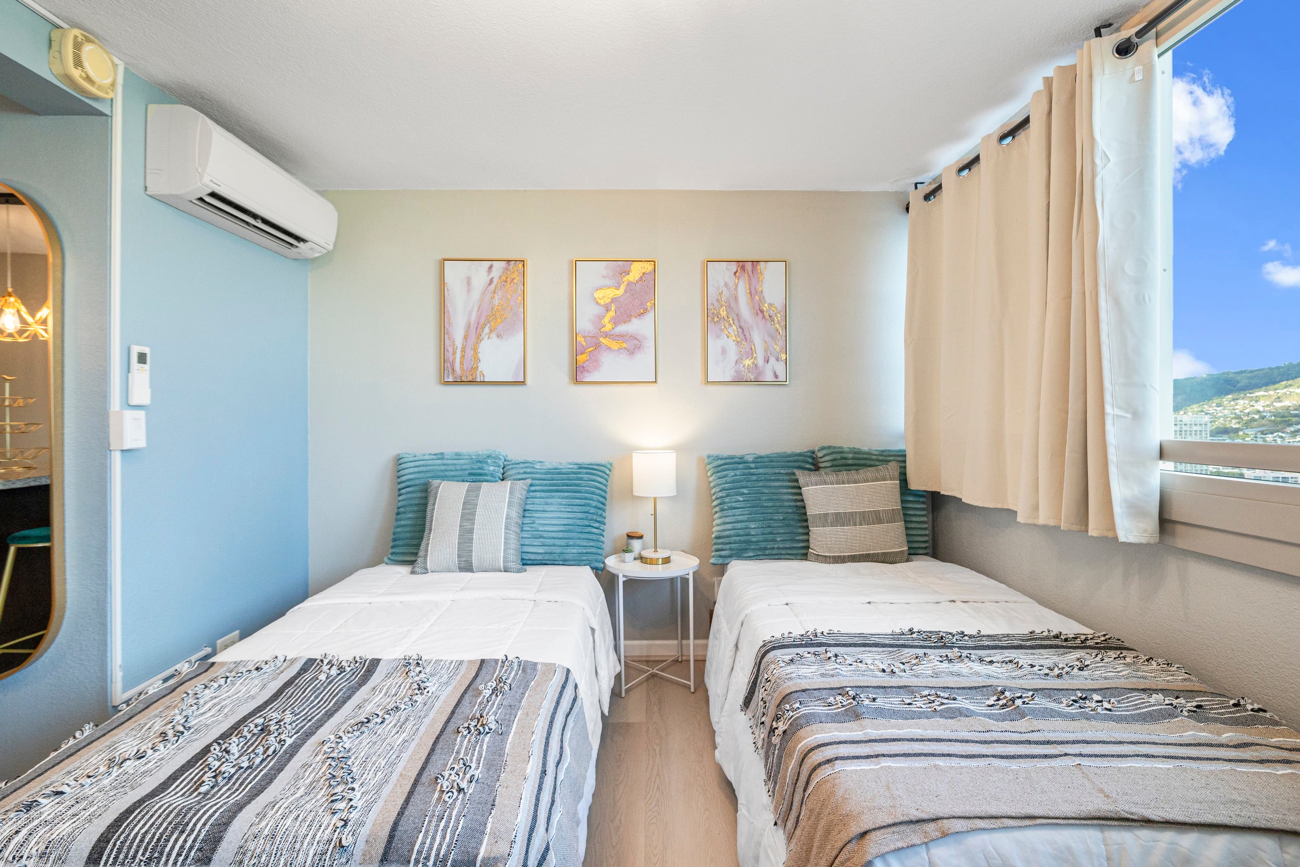 Condo in Honolulu · ★4.87 · 1 bedroom · 4 beds · 1 bath - Image 3
