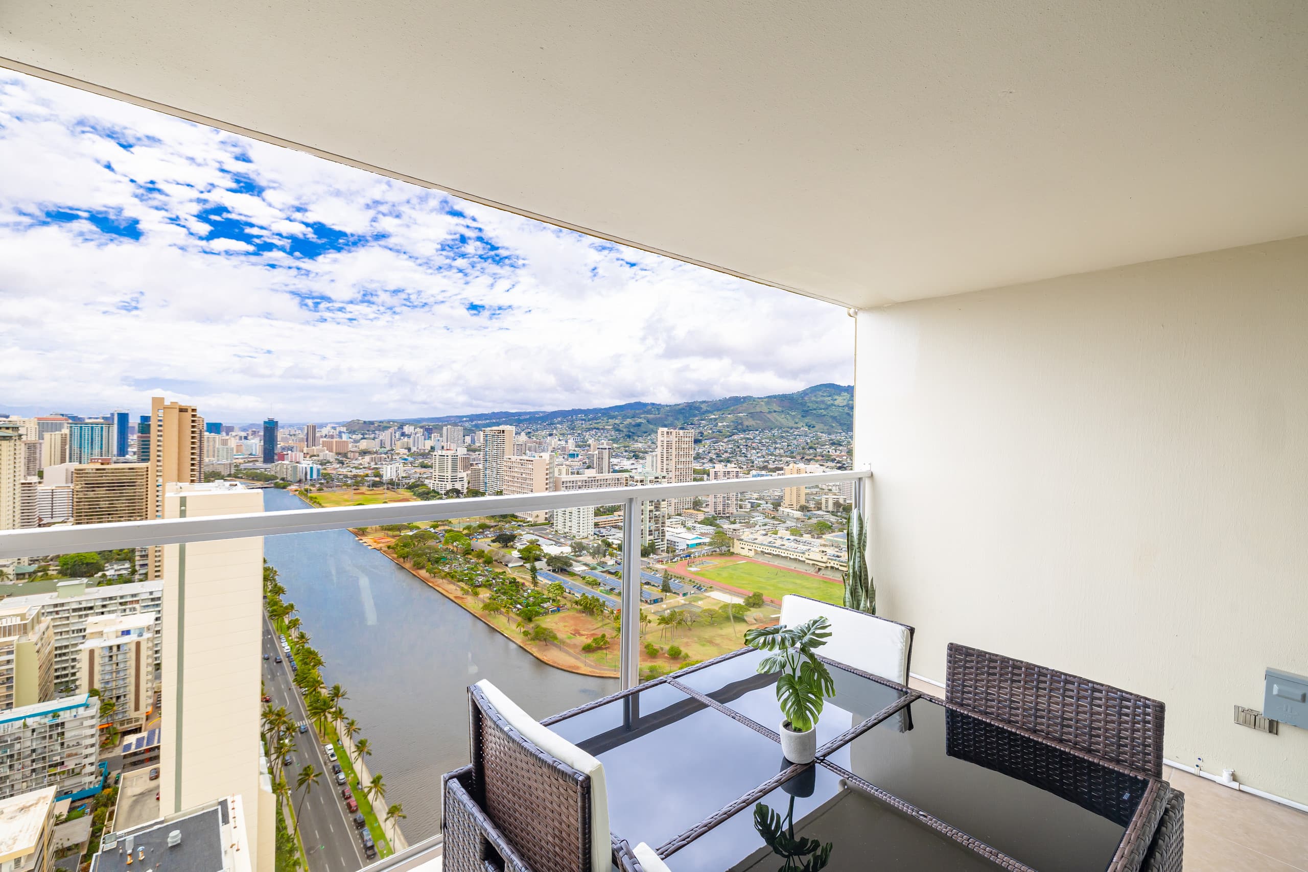 Condo in Honolulu · ★4.87 · 1 bedroom · 4 beds · 1 bath - Image 27