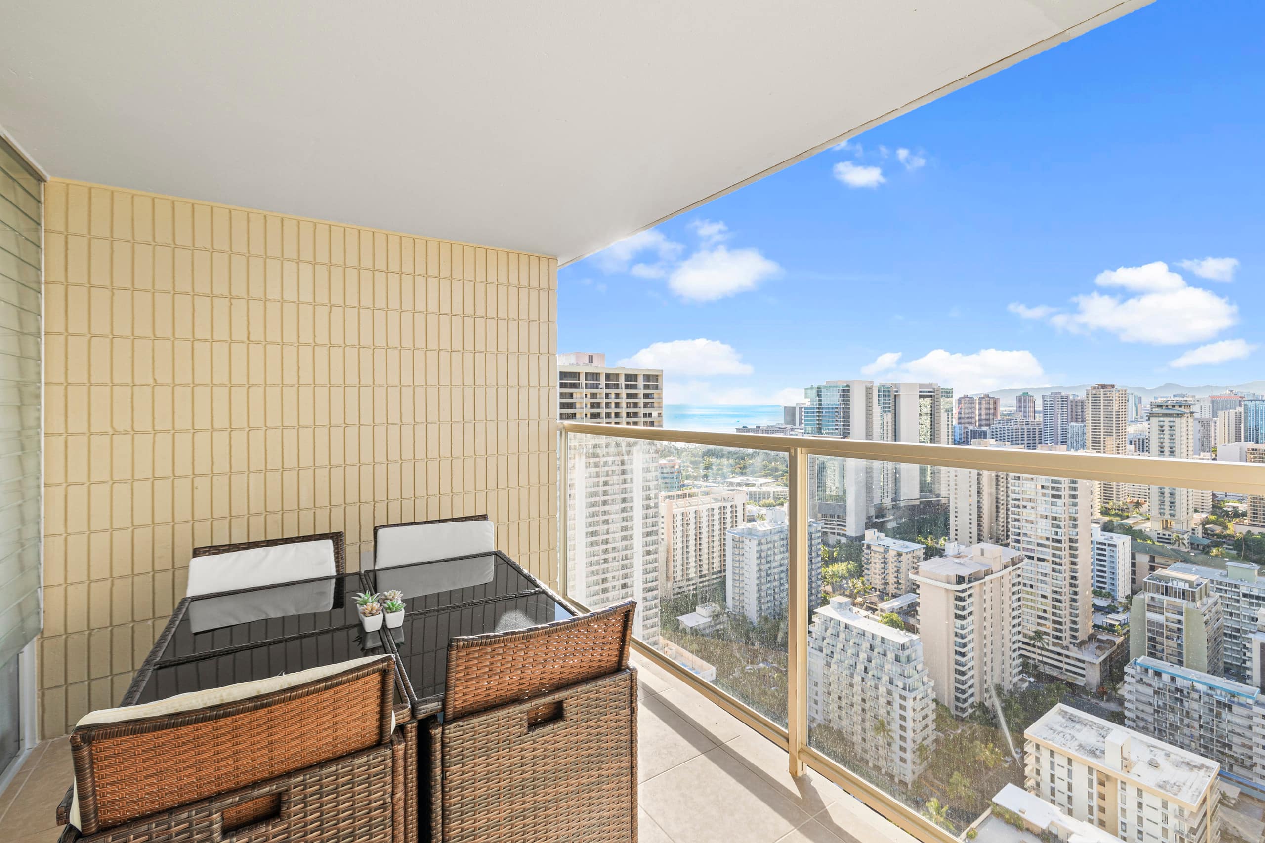 Condo in Honolulu · ★4.87 · 1 bedroom · 4 beds · 1 bath - Image 28