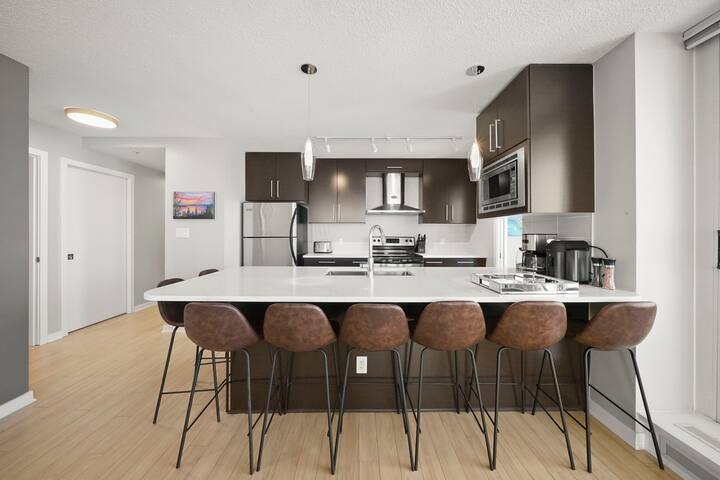 Spacious 3 Bedroom Condo with 5 Star Amenities gallery image 5