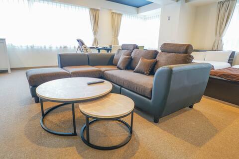 [Y302 1LDK 12 people] 4 minutes by train to Shinjuku 2 minutes on foot from Yotsuya Station/E004