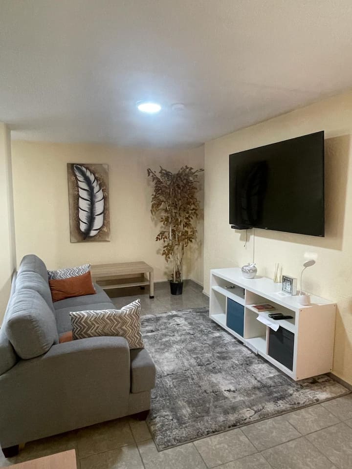 Опуштете се додека гледате серија, филм или омилена серија.
Имаме Netflix, paramout, vlix