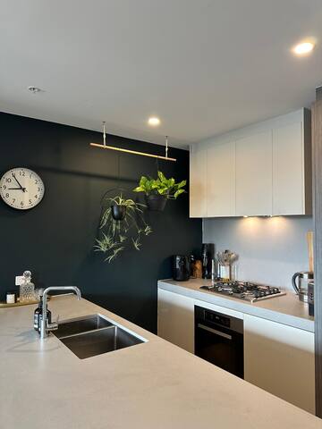 2 Bedroom + rooftop pool 2km from MCG gallery image 3