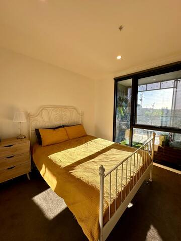 2 Bedroom + rooftop pool 2km from MCG gallery image 4