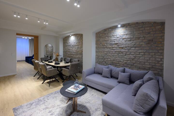 Up to 8 Guests! FamilyFriendly Apt by Monbijoupark gallery image 2