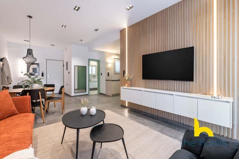 Spacious Family APT W/ Sunny Balcony & Whirlpool!