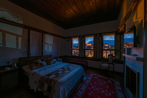 Meral Hatun - Şehir Manzaralı (Seyir Konak Otel)