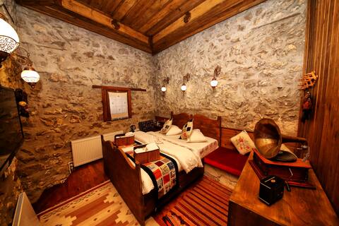 Taş Oda - Standart Oda ( Seyir Konak Otel)