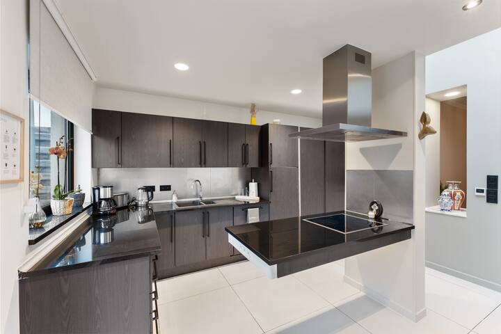 Elegant & Spacious House close to Center