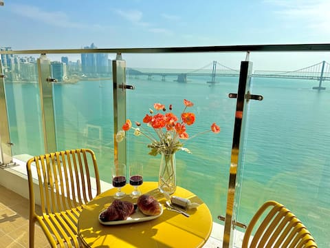 [Superhost] 1 second walk to Gwangalli/Drone Show Intuition/Skyscraper Ocean View/Two-room/Cleanliness Guarantee/Daily bedding replacement