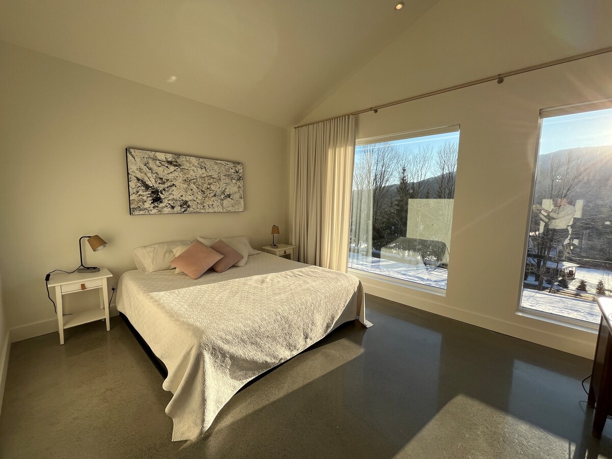 חדר שינה ראשי ענק/חדר שינה ראשי ענק