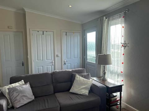 Top Airbnb: Beautiful Lakeside Lodge on Misty Bay with Hot Tub in Tattershall