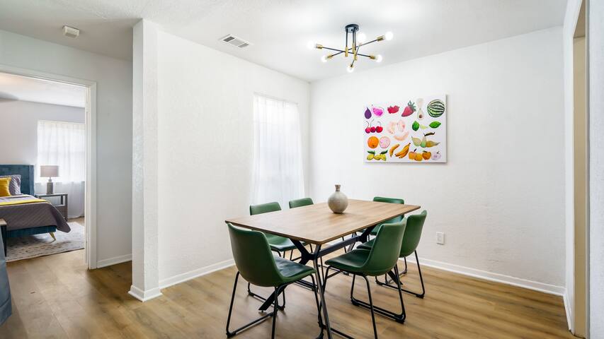 Quiet Townhome + Loft and Pools gallery image 5