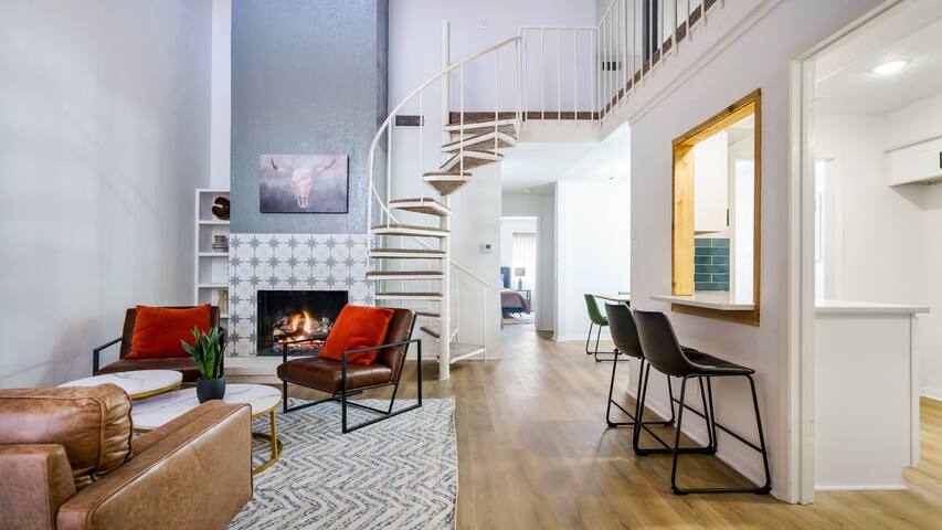 Quiet Townhome + Loft and Pools