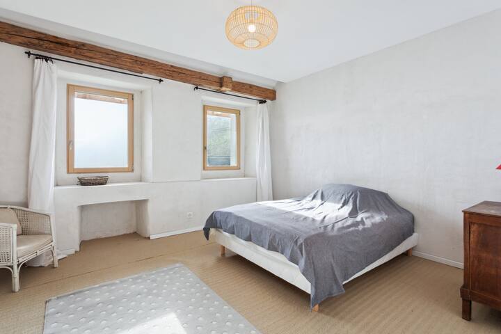 Refurbished Swiss Farmhouse in Démoret gallery image 4