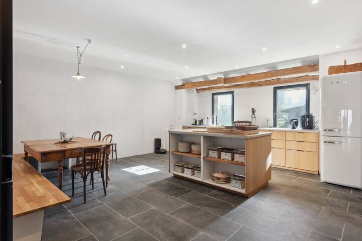 Refurbished Swiss Farmhouse in Démoret gallery image 3