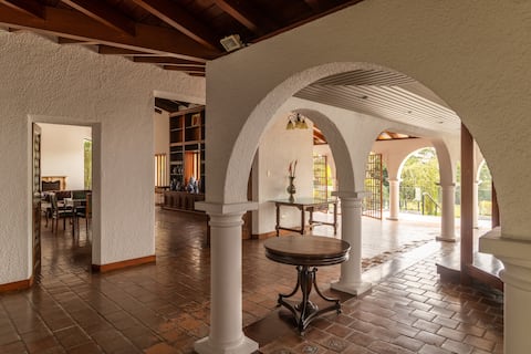 Colonial villa golf course