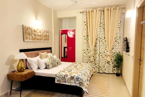 Sukoon: Garden View, Modern Flat with Everything